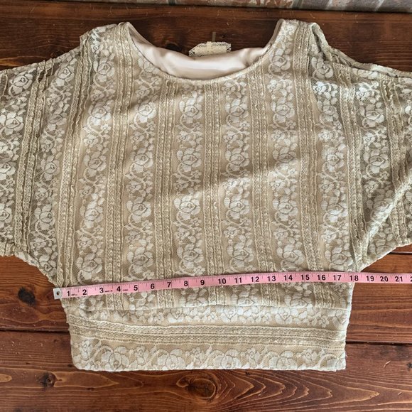 Women's A'Reve Soft Lace Open Cold Shoulder Batwing Sleeve Medium Blouse GUC - Picture 12 of 13